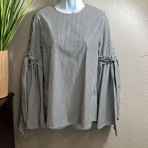 #310* CUPIO, black/white bell sleeve, Boho top size small petite